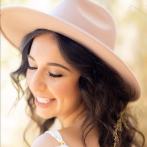 Meet your Posher, Haley